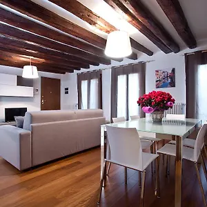 https://good-wine-apartments.hotelslidodijesolo.com